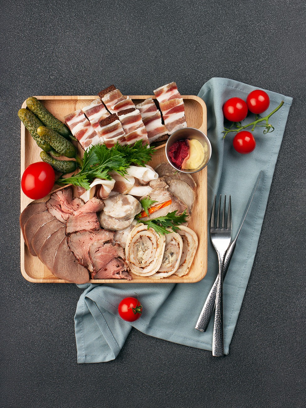 Менажница из бука квадратная Ф1