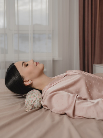 Валик "Травинский" можжевелово-лавандовый для осанки 