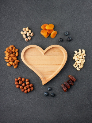 Тарелка из бука "Сердце"