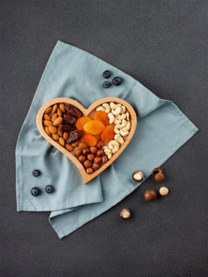 Тарелка из бука "Сердце"