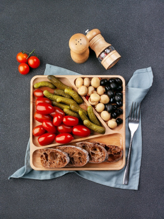 Менажница из бука квадратная Ф2