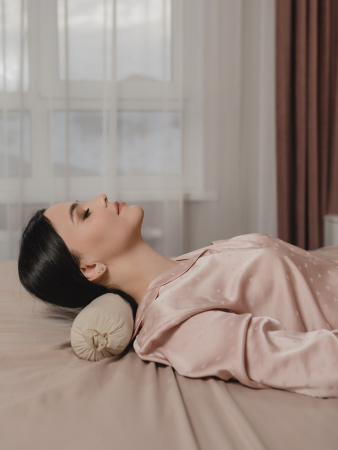 Валик с лавандой и можжевельником для осанки холщовый